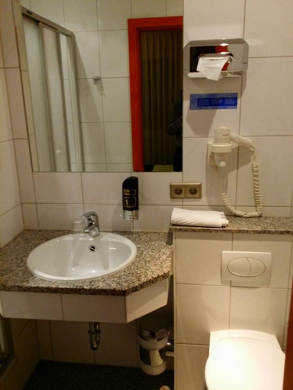 Abant Hotel Frankfurt オーベルツハウゼン エクステリア 写真